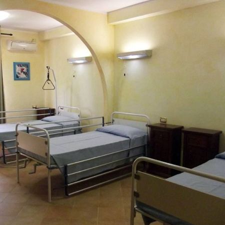 Camera tripla nella struttura per anziani