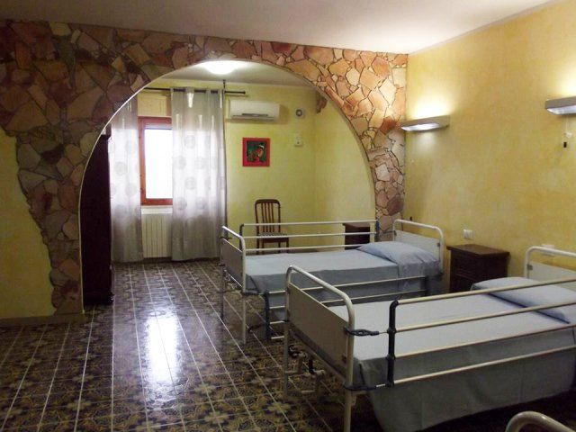 Camera tripla della residenza per anziani