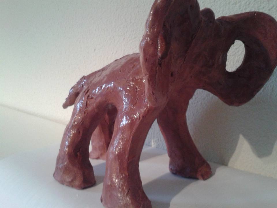rode olifant, keramiek, Elisabeth Baron