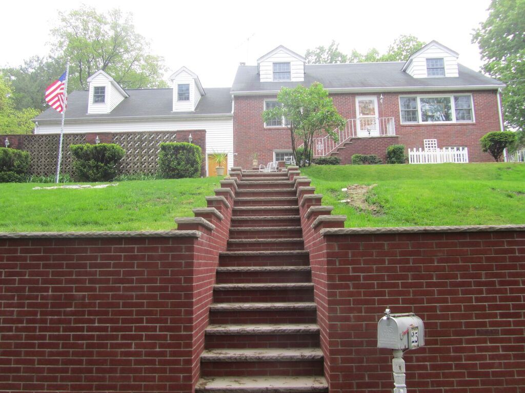 Retaining Wall Red Brick - Masonry in Middletown, NJ