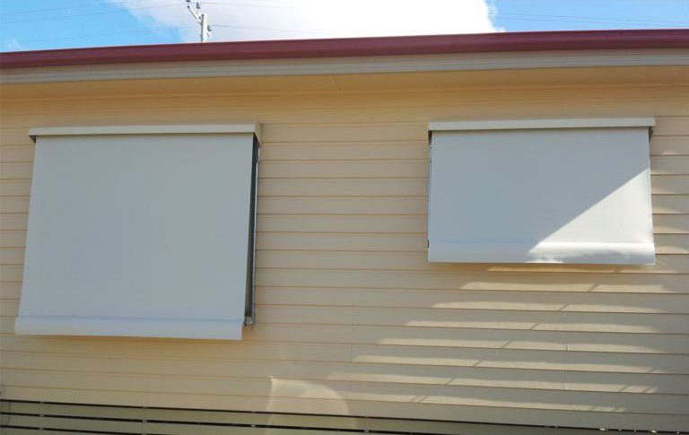 automatic lock arm fabric rollup awning