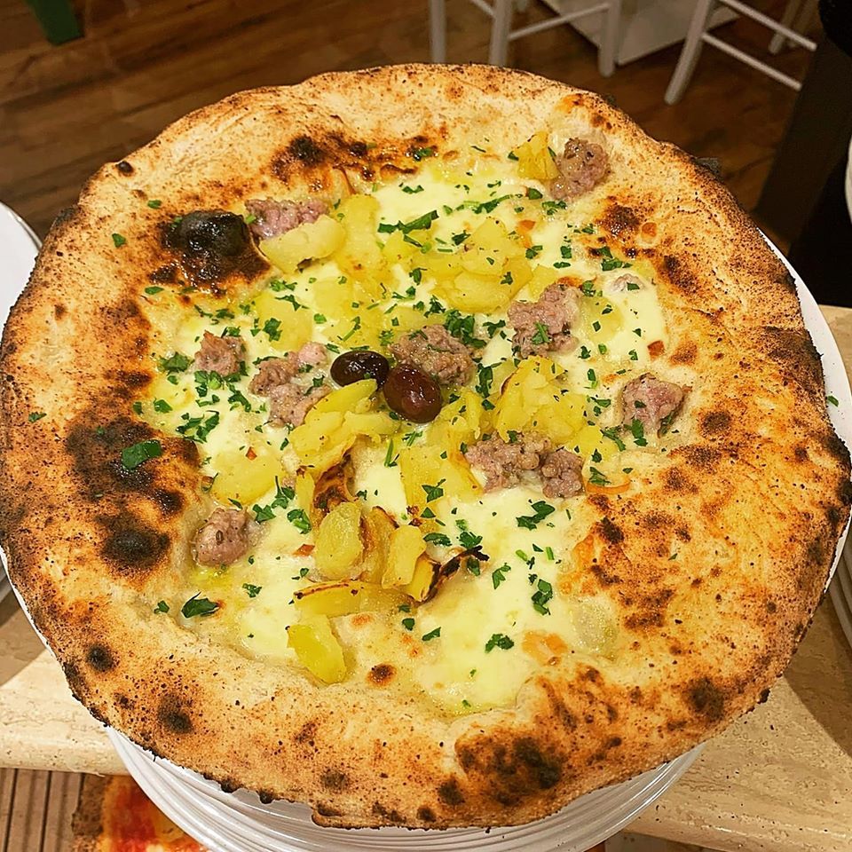 pizza patate e salsicce