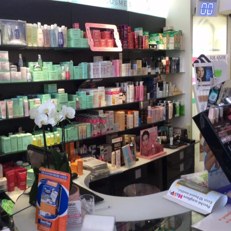 reparto cosmesi della farmacia di mino