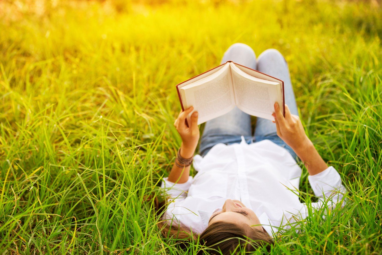 woman reading books