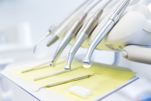 attrezzi per la cura dei denti