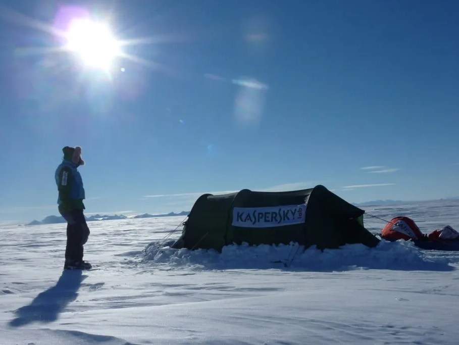 Published with kind permission of the author: Felicity Aston, MBE, explorer, meteorologist and author. Image of explorer and meteorologist Felicity Aston MBE on location during her time spent exploring the land mass of Antarctica where she became the first woman to achieve such an expedition single-handed and thus earning herself a place in the Guinnese book of Records.