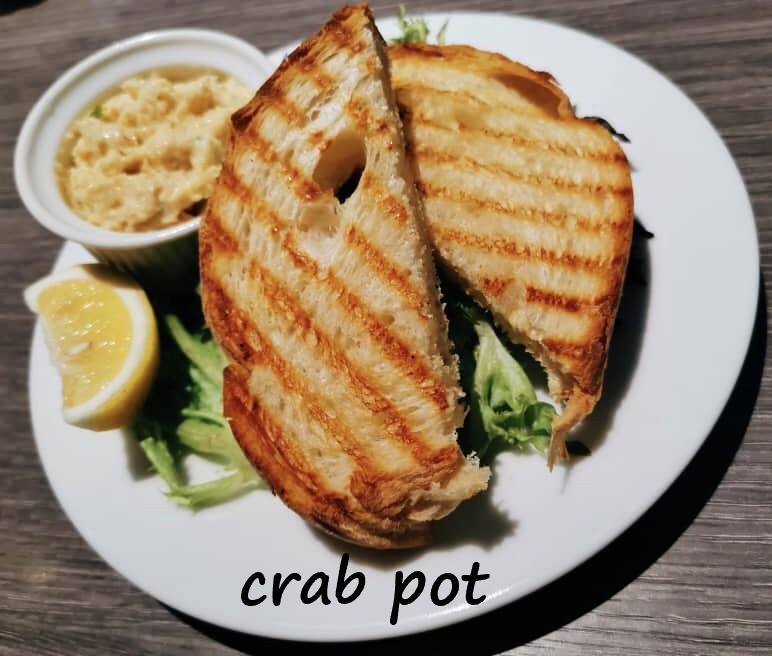 Crab Pot with toast