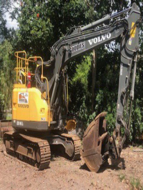 Yellow Excavator - Heavy Haulage in Sarina Australia