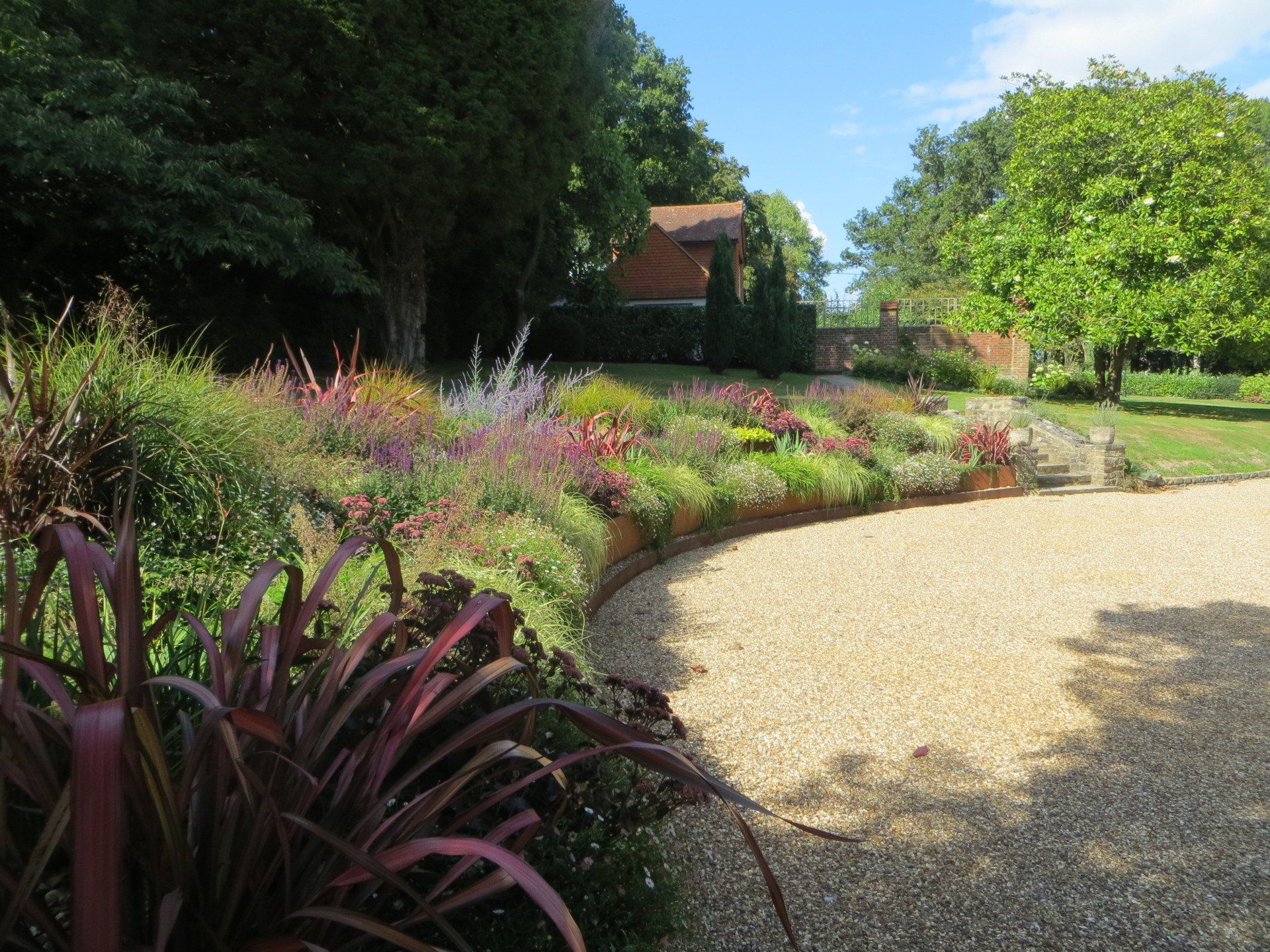 Garden design serving Horsham and Haywards Heath area