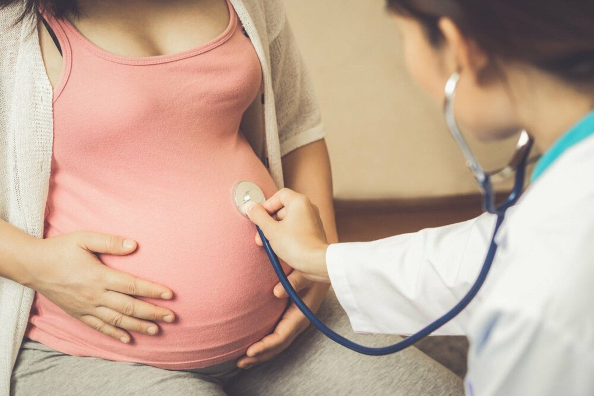 donna incinta dal medico