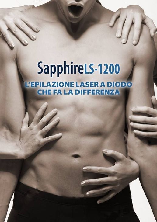 mani massaggiano la testa di una donna