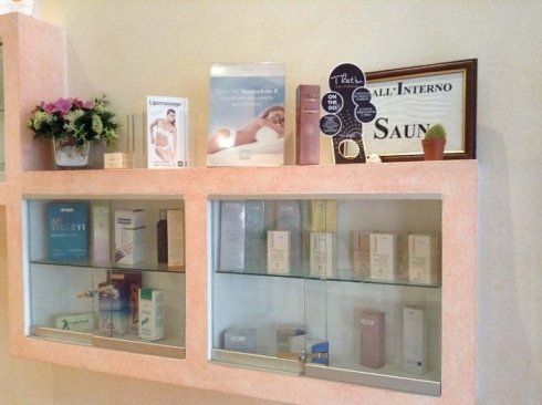 assortimento prodotti per la cura del corpo