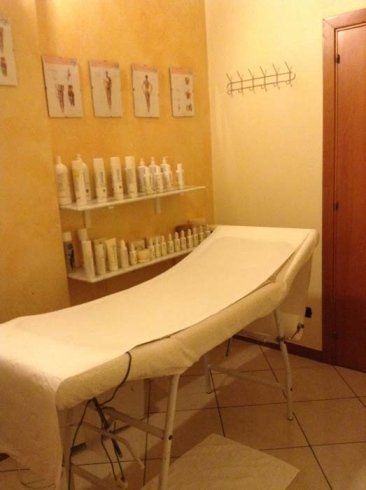 lettino trattamenti estetici