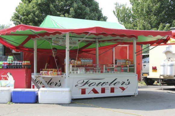 A food stand that says fowler 's tasty on it