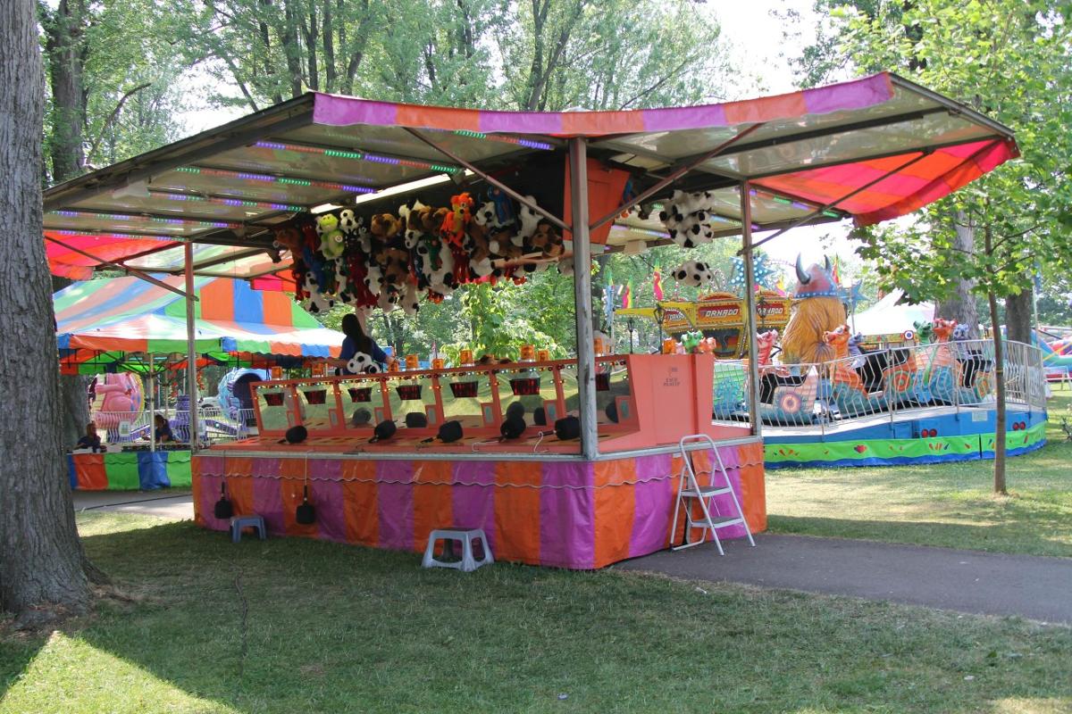 A carnival booth with a sign that says ' prize ' on it