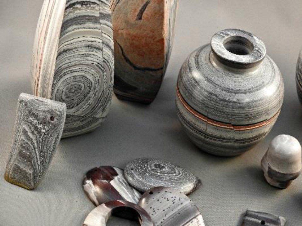 ribbon stone