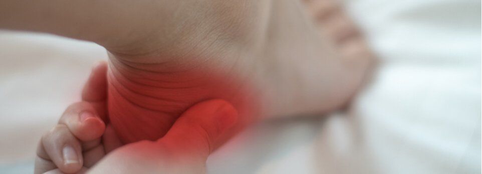 Persona che soffre di spina calcaneare