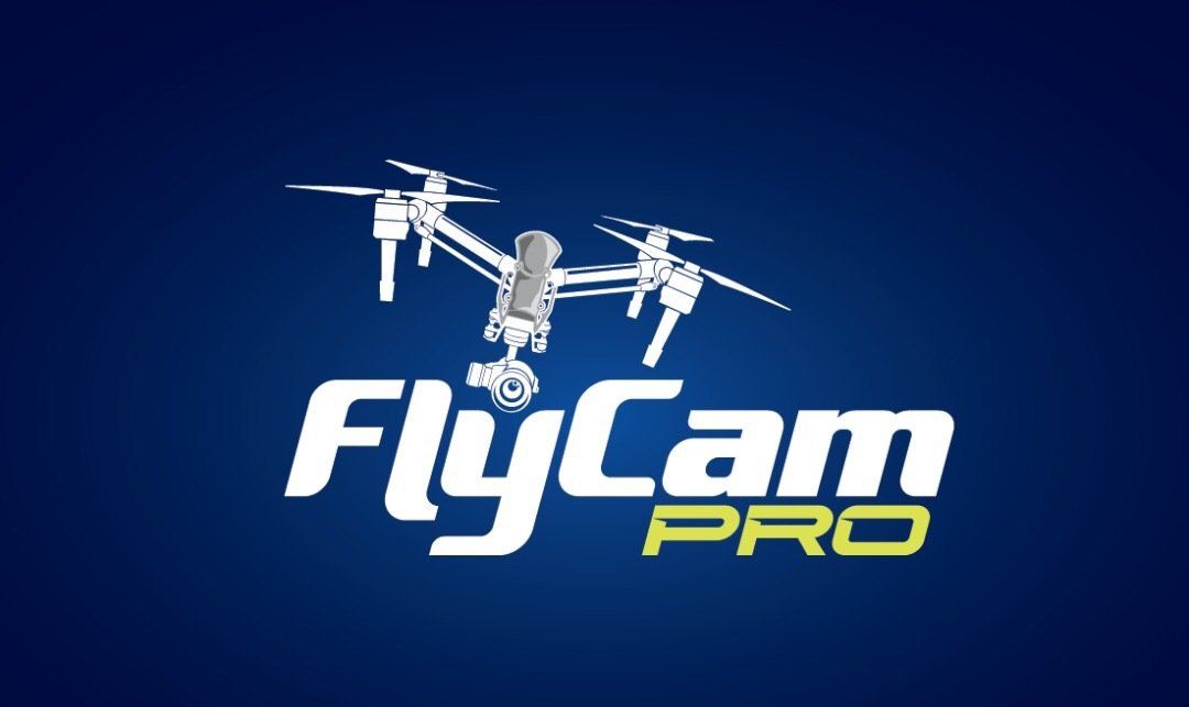 Logotipo de FlyCam Pro con un dron blanco sobre fondo azul