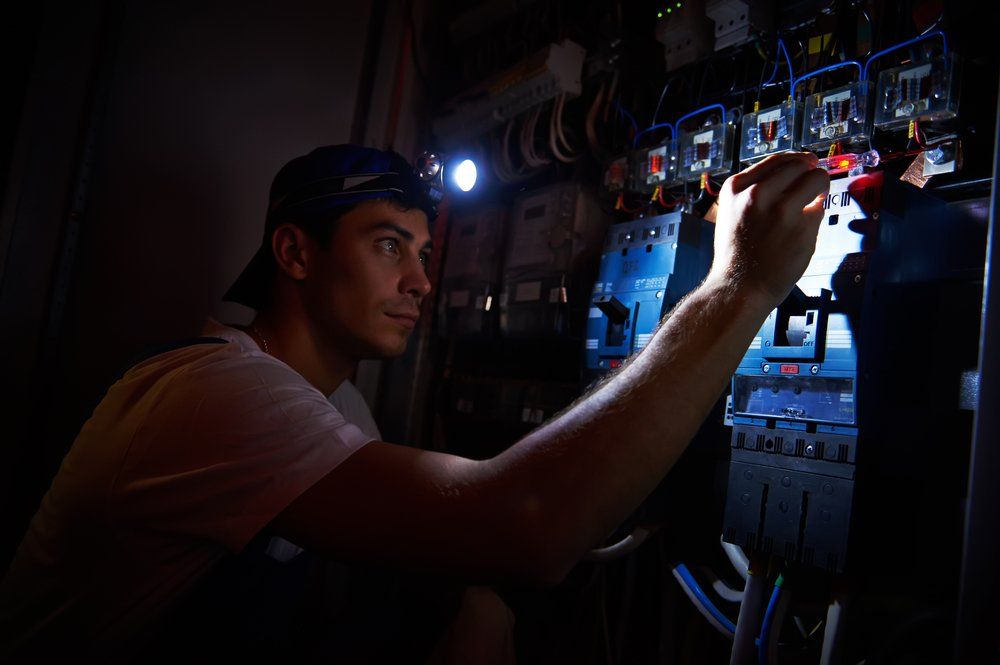 Emergency Electrician in Plano, TX Emergency Electrician in Plano, TX