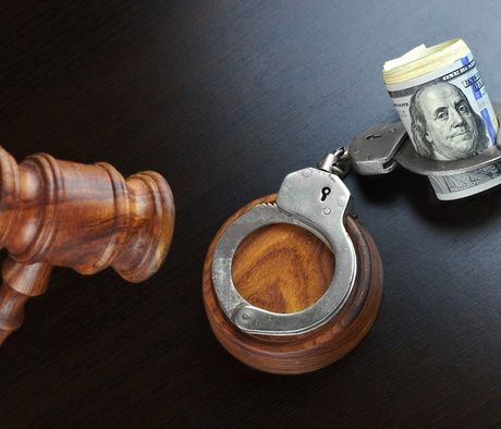 Judges Gavel And Dollar Cash — Pocatello, ID — Debbie’s Bail Bonds Judges Gavel And Dollar Cash — Pocatello, ID — Debbie’s Bail Bonds