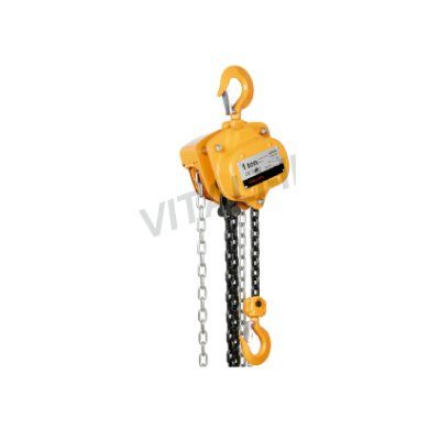 Polipasto de cadena amarillo con dos cadenas y ganchos.