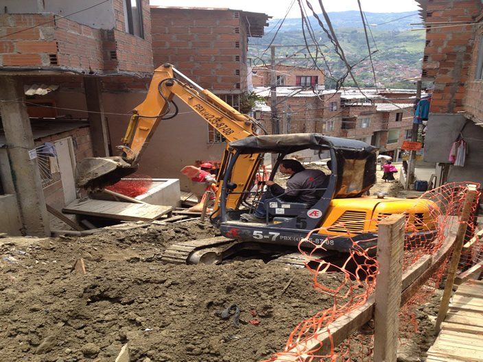 retroexcavadora en obra