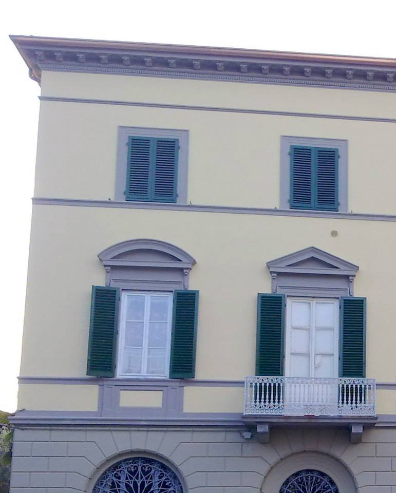stabile d'epoca dopo rifacimento della facciata