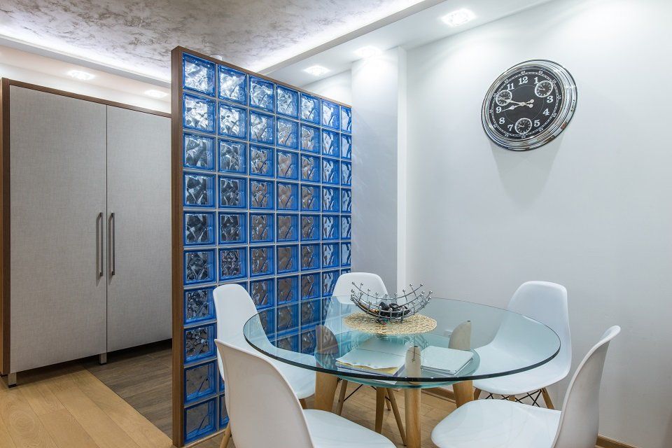 sala di esposizione delle vetrerie a Reggio nell'Emilia
