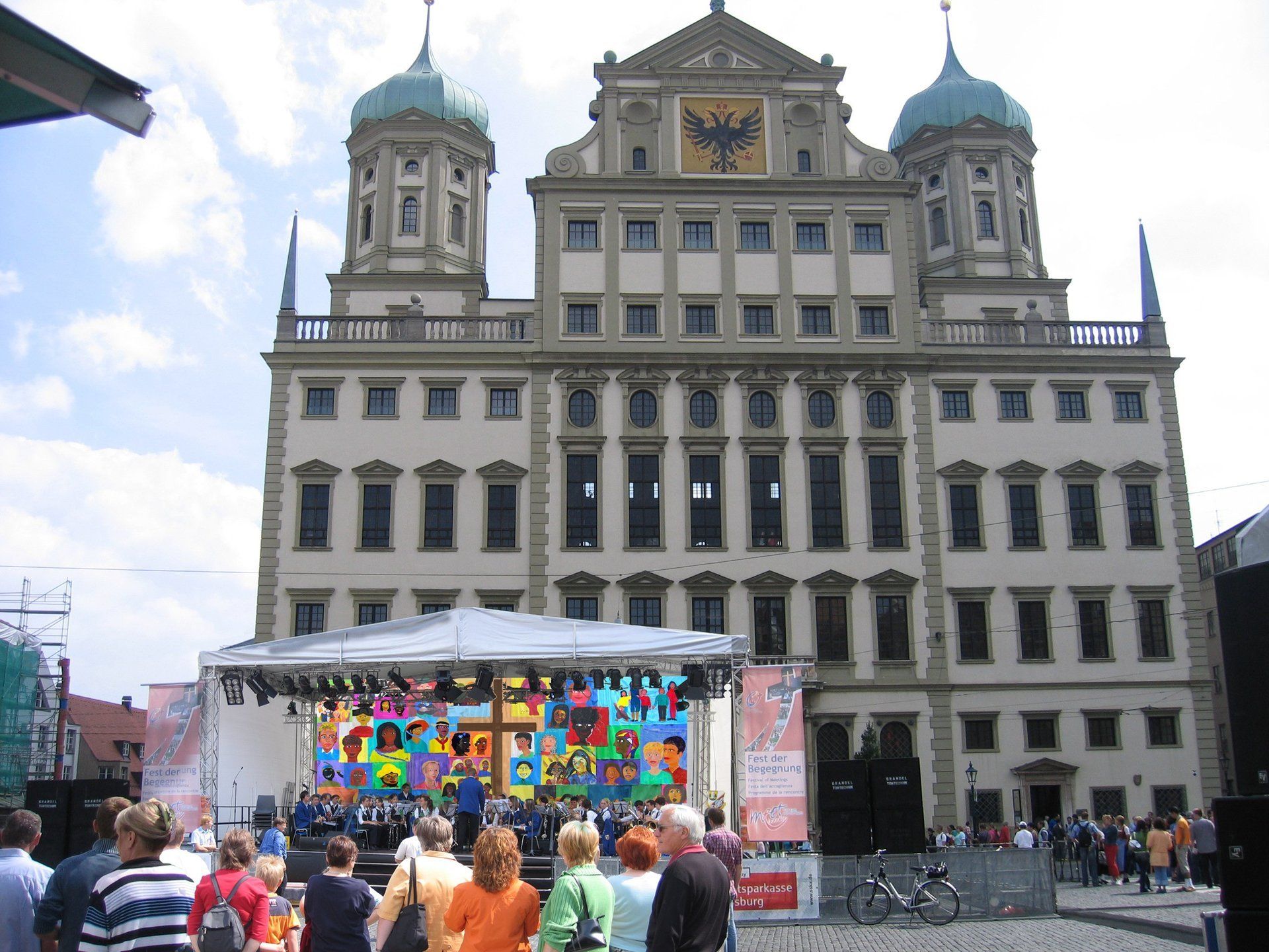 Altarbild, Weltjugendtag, Meeteinander, Augsburg, 2005, Jugendliche, Welt, Gemeinschaft, Bild, Ernicke, Gottesdienst, Kreuz