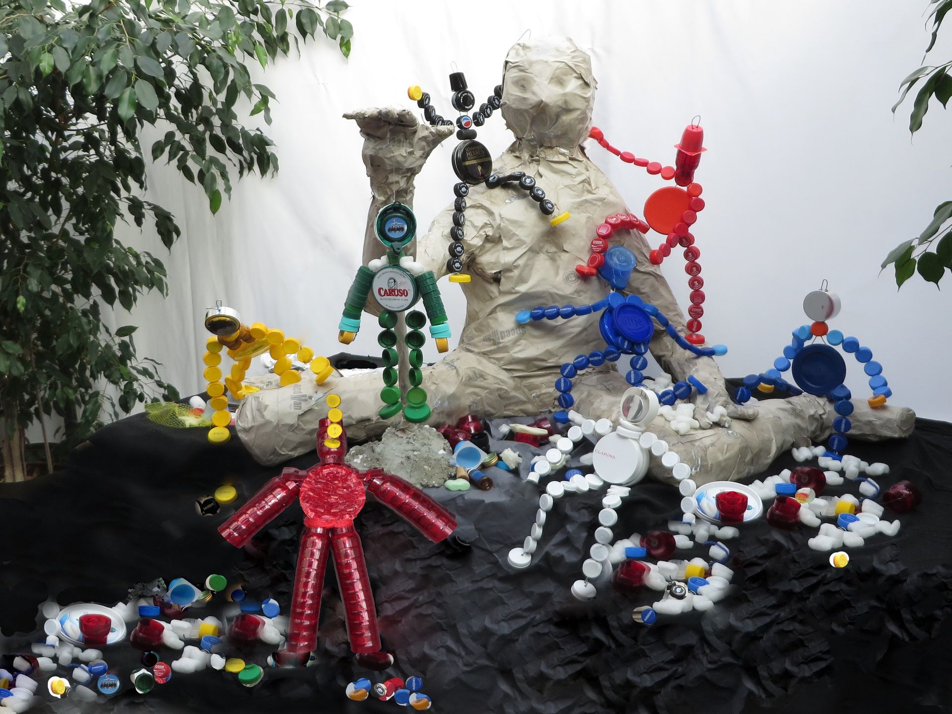 Abfallkunst Recyclingkunst Upcycling , aus alt mach neu, Kreative Wiederverwendung, Spielerei und Kreativität