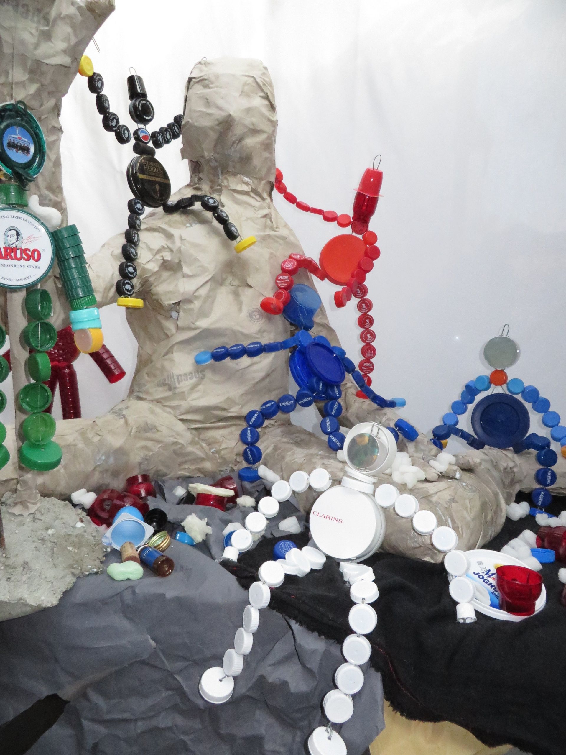 Abfallkunst Recyclingkunst Upcycling , aus alt mach neu, Kreative Wiederverwendung, Spielerei und Kreativität