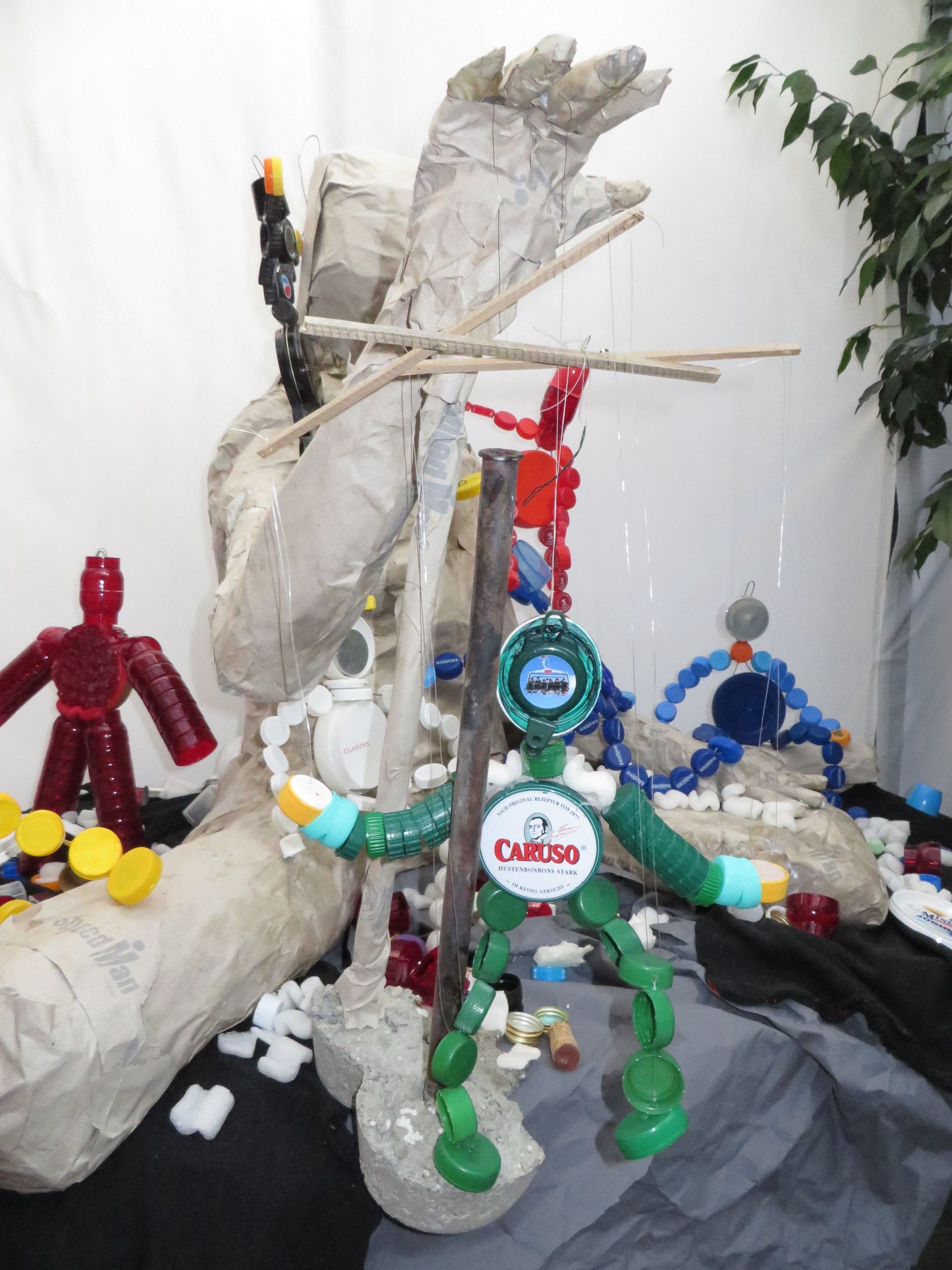 Abfallkunst Recyclingkunst Upcycling , aus alt mach neu, Kreative Wiederverwendung, Spielerei und Kreativität
