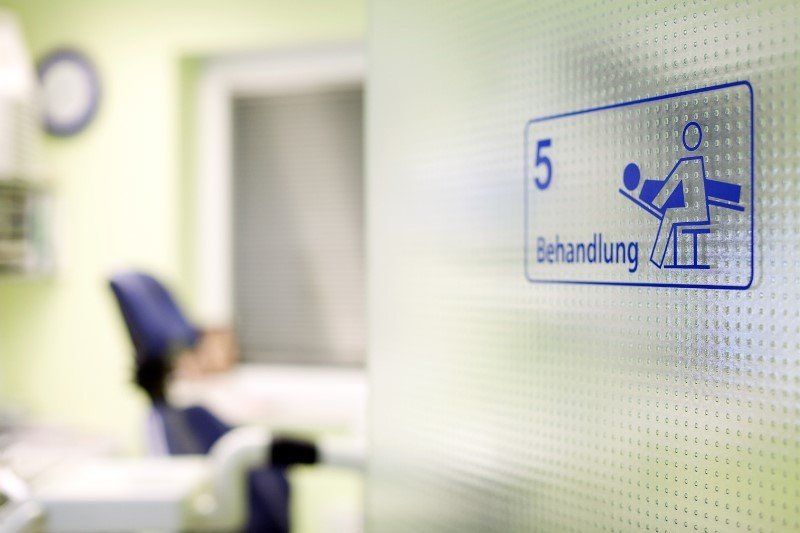Moderne Behandlungszimmer in der Zahnarztpraxis Dr. Kramann, Dr. De Friend-Kläs, Dr. Hübinger