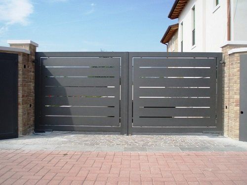 cancello d'accesso in ferro battuto