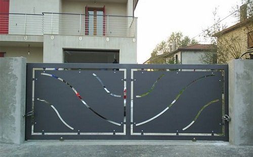 cancello d'abitazione in ferro battuto