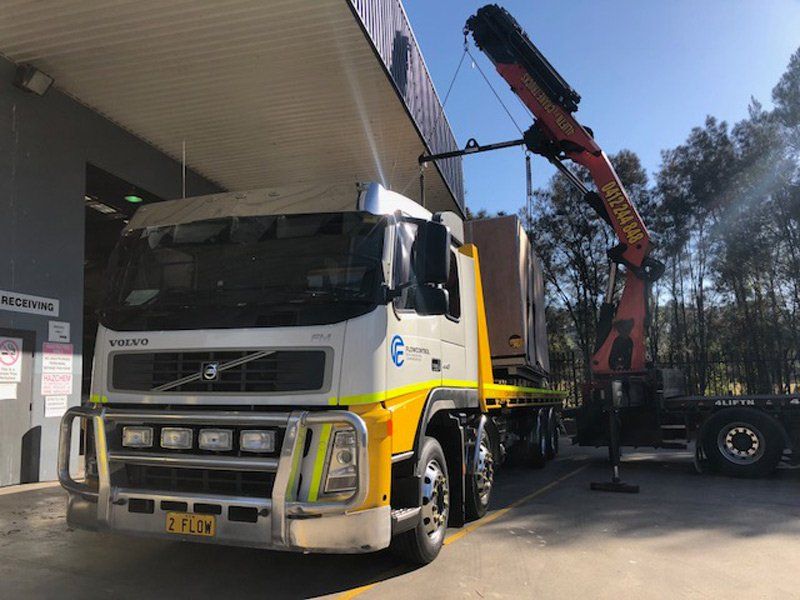 FCE-truck-crane-lift-shift-3