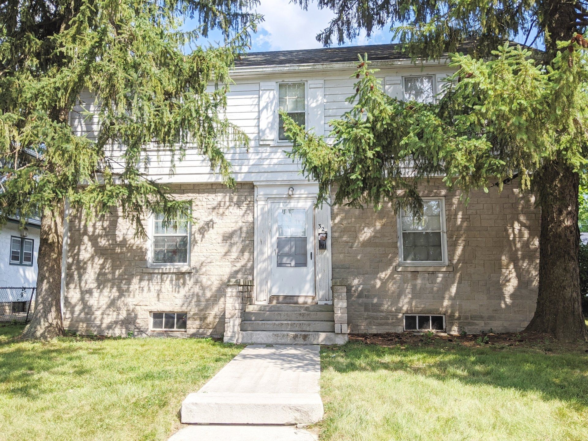 323 S Eagleson - exterior