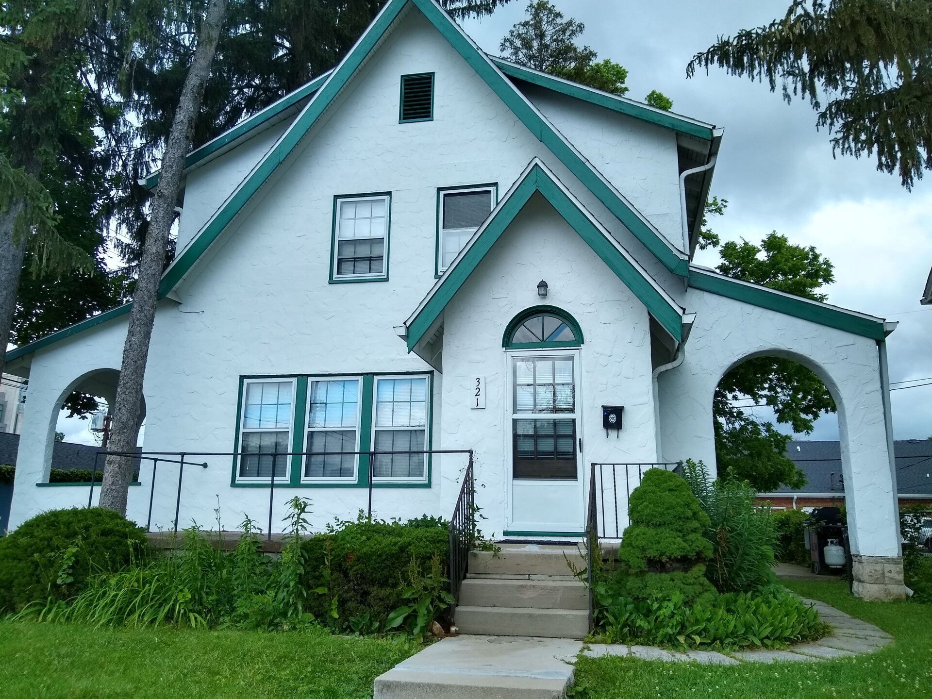 321 S Eagleson