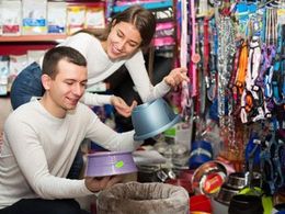 people shopping for pet supplies