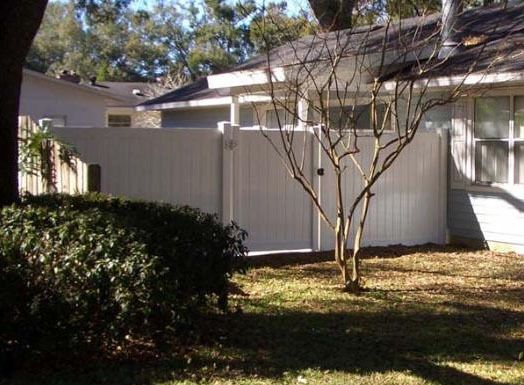 Residential 6ft privacy vinyl pvc fence with walk gate - white