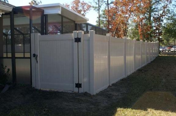 Residential 6ft privacy vinyl fence with walk gate - tan