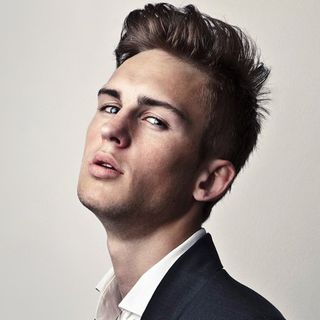 Men haircutting