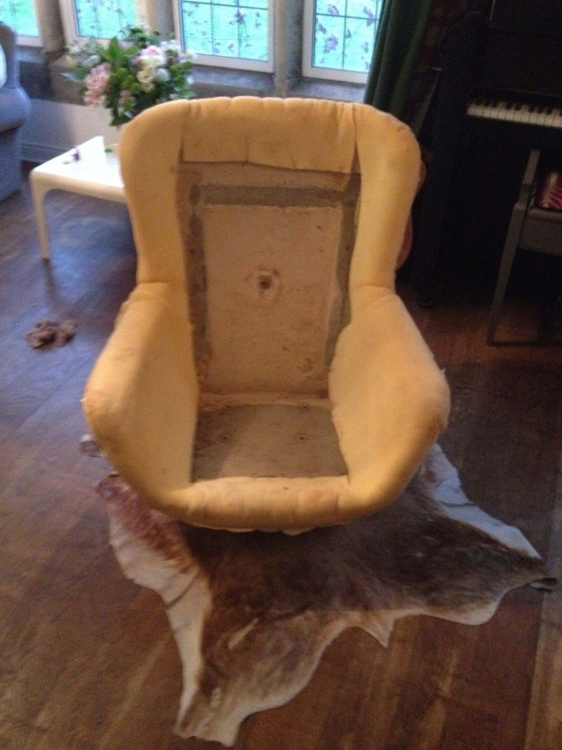 1970S VINTAGE RETRO EGG SWIVEL CHAIR Before