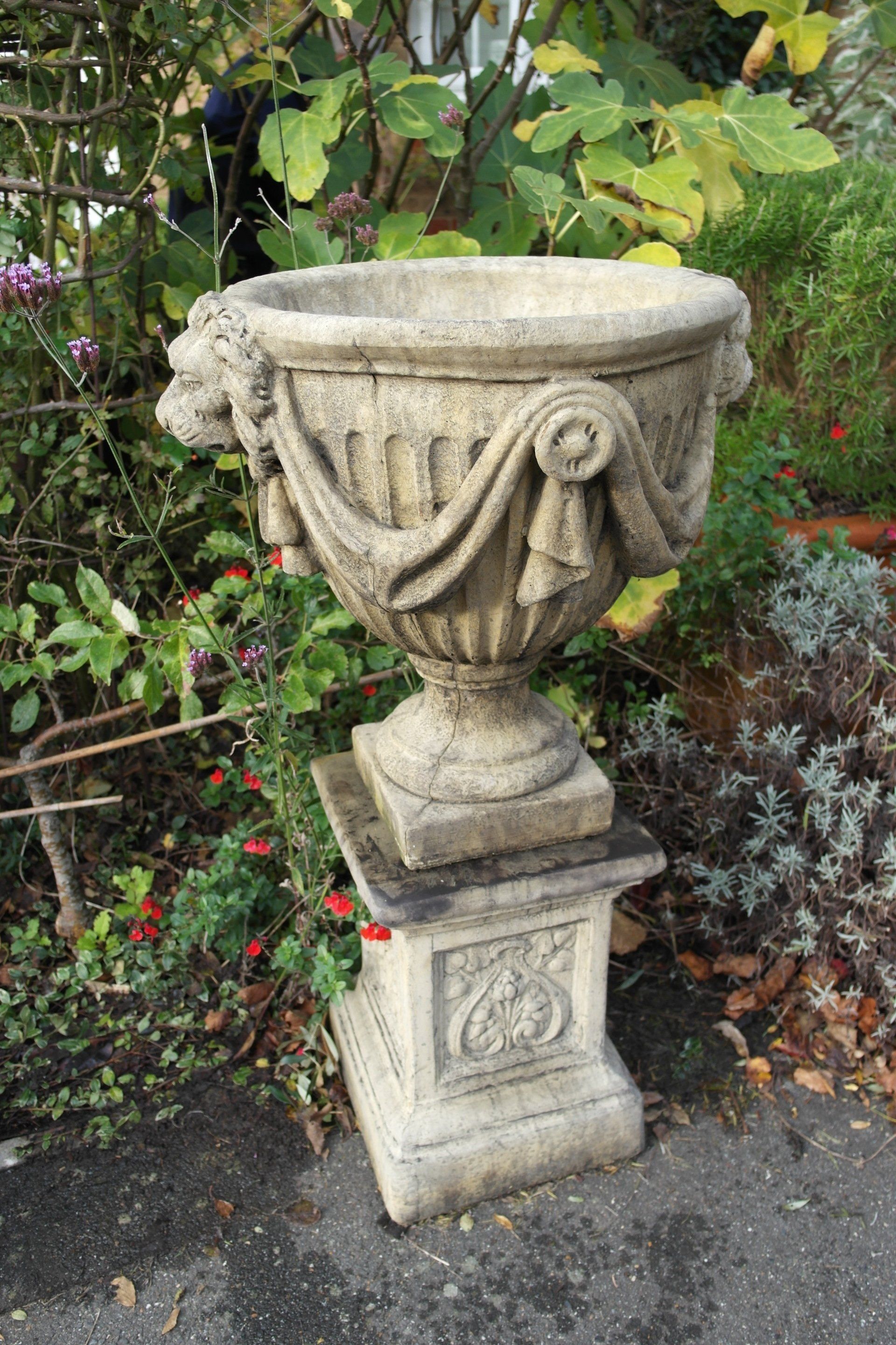 lions head vase (no lid) stone garden statue