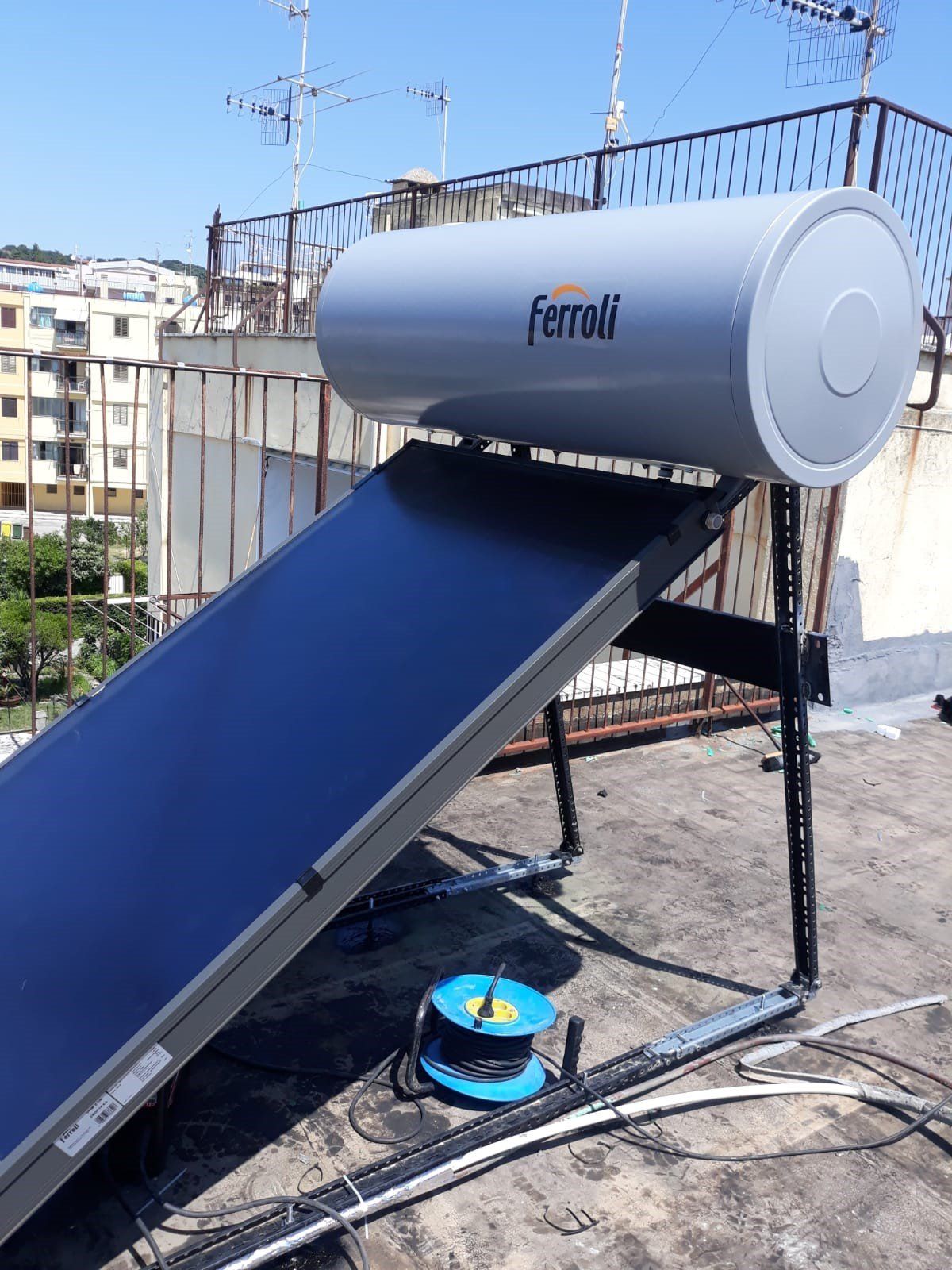 Sistema solare termico a circolazione naturale Ferroli