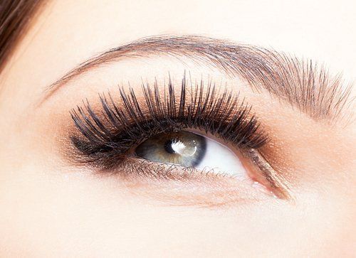 Eyebrow shaping procedure in our salon in Thame
