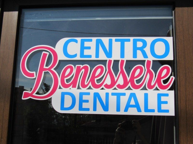 insegna di un centro odontoiatrico
