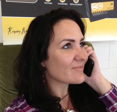 Woman calling for motor repair in Lower Hutt