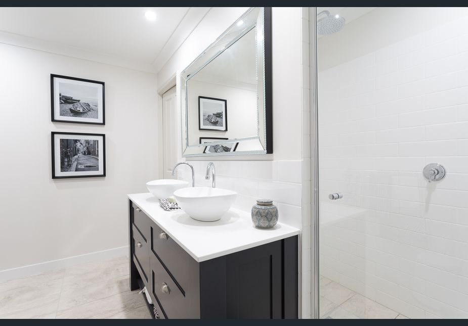 bathroom sinks and mirror