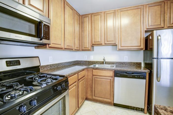 Round Hill Apartments